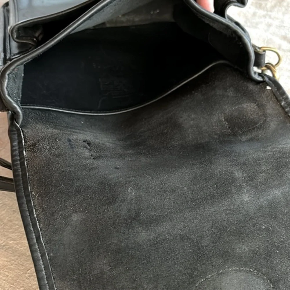 Vintage Coach Classic Leather Crossbody - Picture 10 of 13